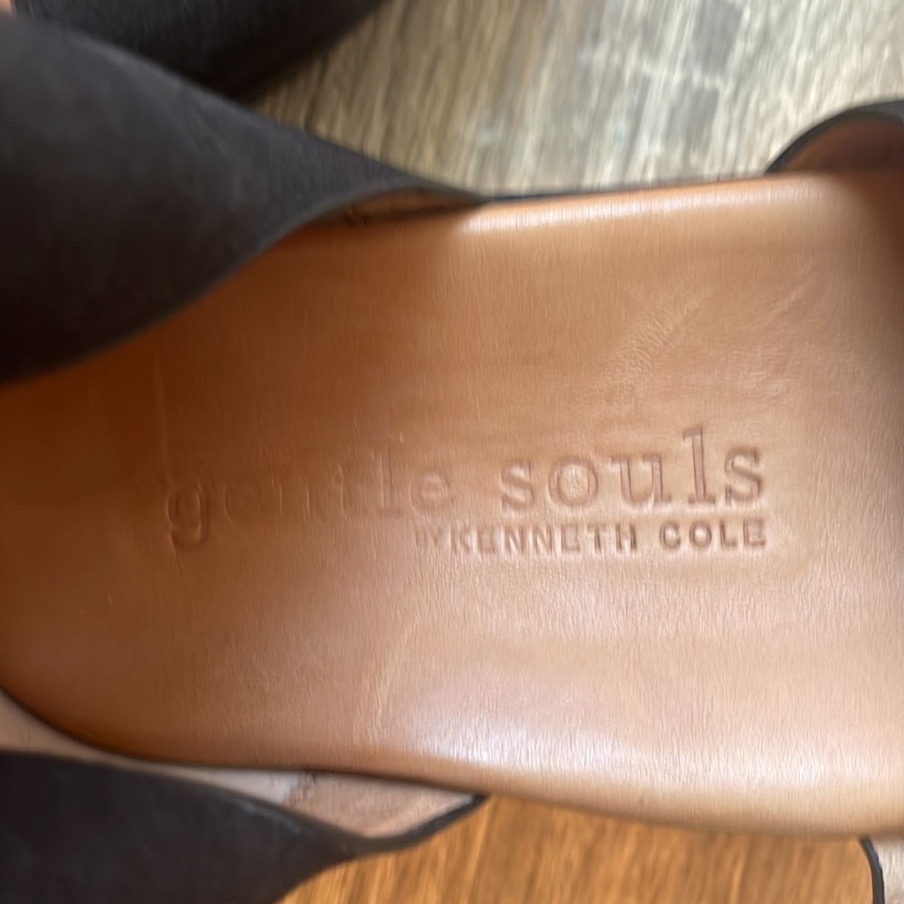 Kenneth Cole Gentle Soles Wedge Sandals Black. Worn One Time! - Picture 3 of 10
